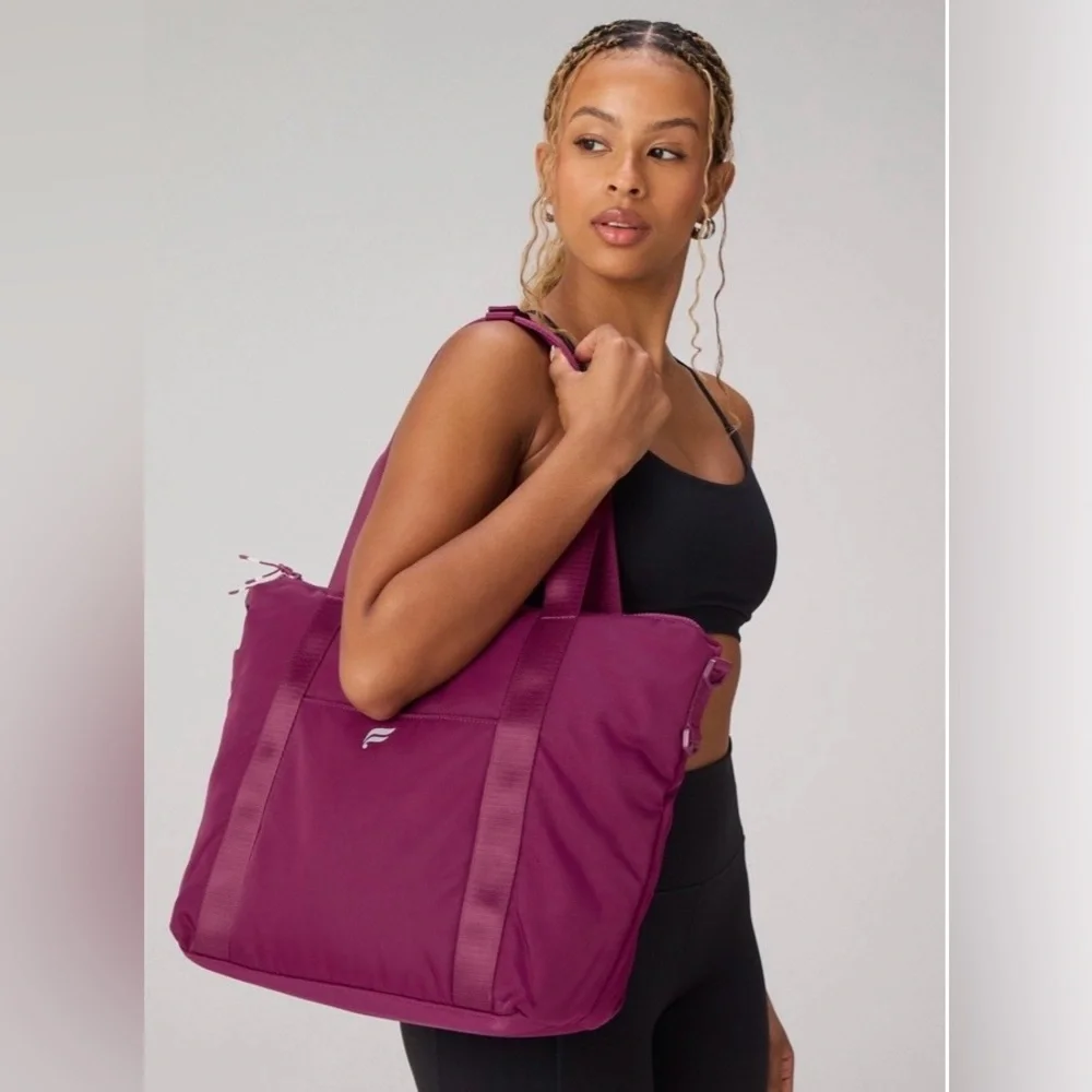 Fabletics The Everyday Tote in Berry Crush - Picture 4 of 13